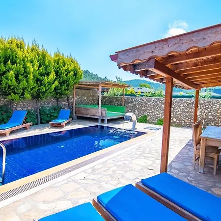 Havuzu Korunakli Jakuzili Willa Kinali (Aegean)