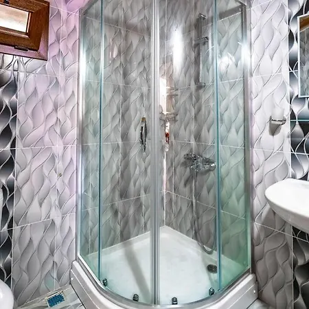 Villa Havuzu Korunakli Jakuzili