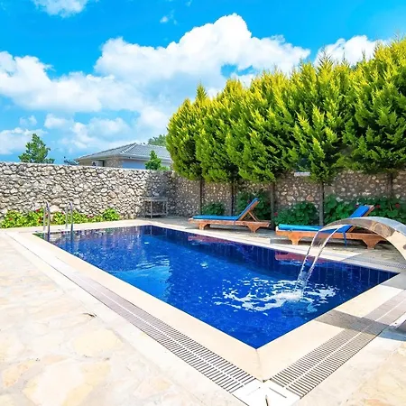 Havuzu Korunakli Jakuzili Vila Kinali (Aegean)